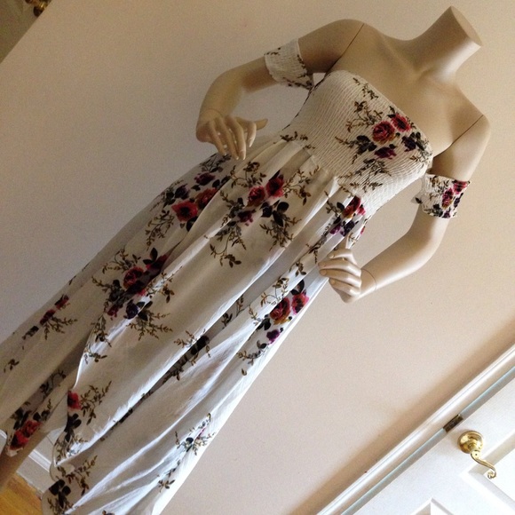 UP TO SIZE XXL! Unique off Shoulder Floral Maxi - Picture 4 of 7